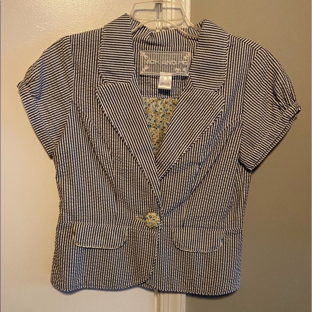 Seersucker patterned jacket, crop/waist height